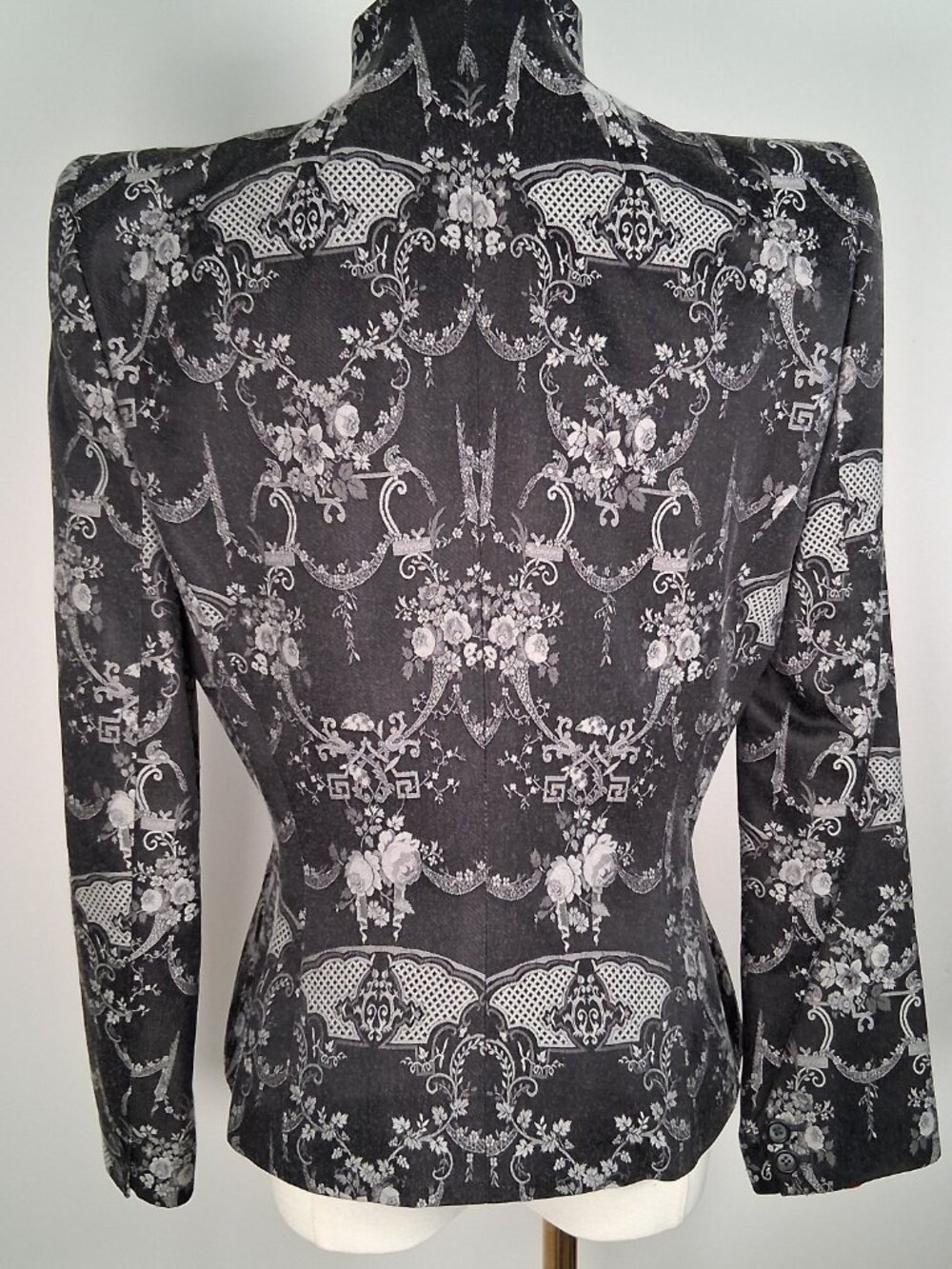 Archival Alexander McQueen Runway Joan Jacquard Jacket size IT 44 - US 8 - UK 12 - Picture 3 of 9